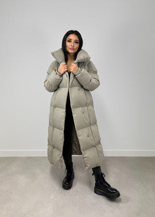 Shoppe nach Kategorie: Lange Winterjacke mit Gürtel