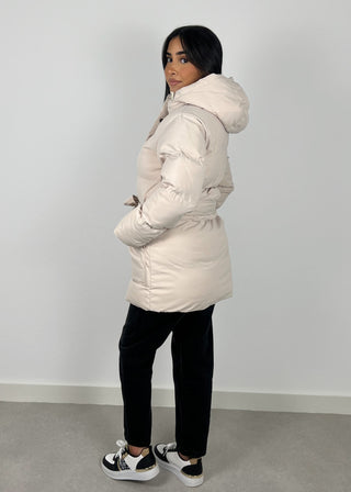 Shoppe nach Kategorie: Winterjacke mit Kapuze Beige