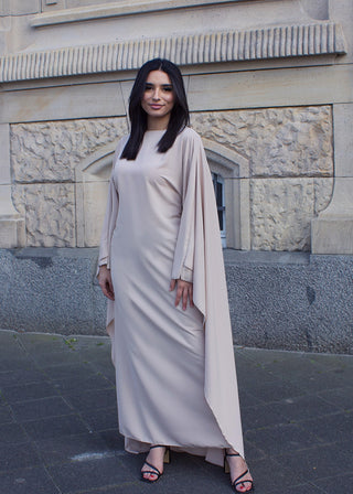 Shoppe nach Kategorie: Taillienbetontes Maxikleid Beige